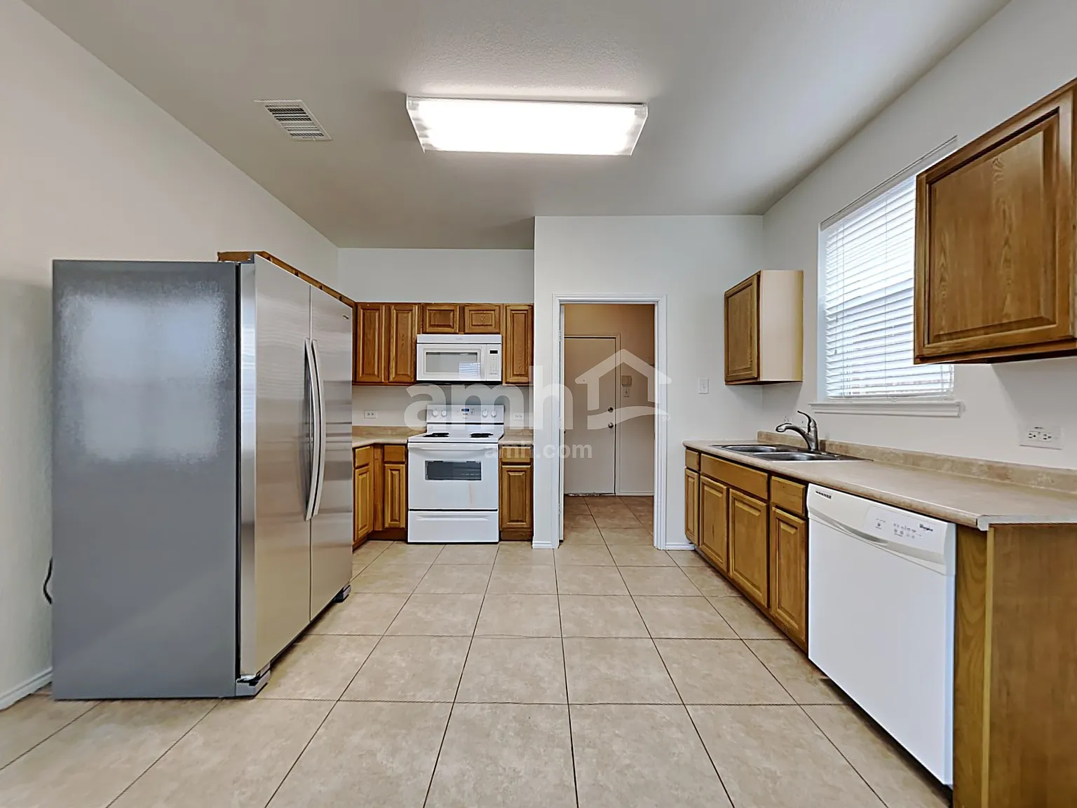 3 bed, 2.5 bath, 1765 sqft, $2,145 — Photo 3