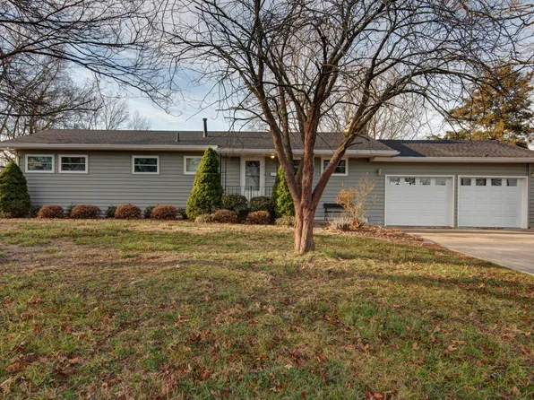 910 W Pleasant Street, Aurora, MO 65605
