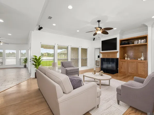 32819 Fox Run Dr, Walker, LA 70785