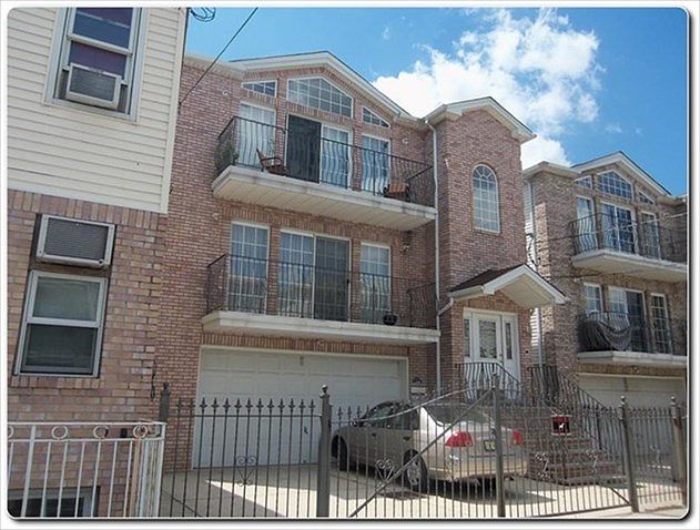 2nd image of 93 Vesey St