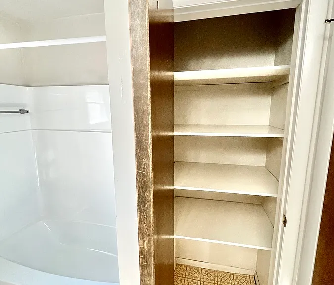 Oak Manor Dr — Photo 25