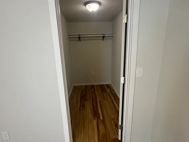 11121 SE 31st Ave #BASEMENT — Photo 11