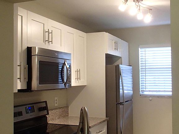 4th image of 2895 SW 22nd Ave #1020