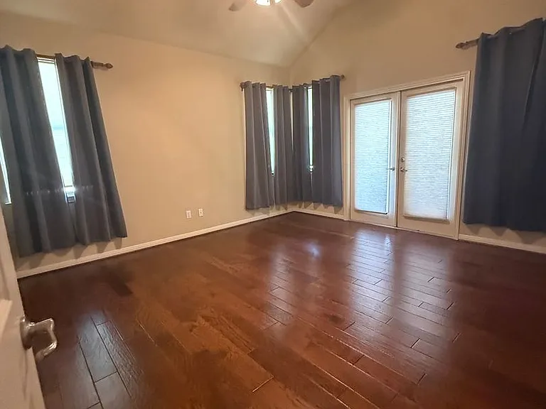 270 Delanoy — Photo 15