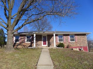39 Surrey Hills Rd, Hannibal, MO 63401