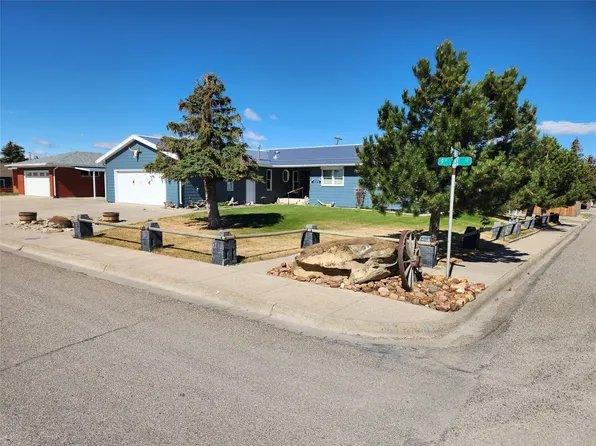 302 9th Ave SE, Cut Bank, MT 59427