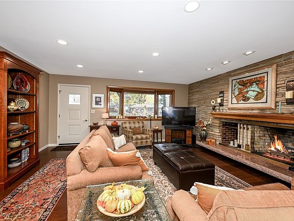 3rd image of 7840 Shady Ln