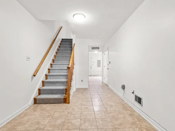 3651 Meadow Lane image 7 of 31