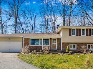 10024 Hillcrest Rd, Willoughby, OH 44094