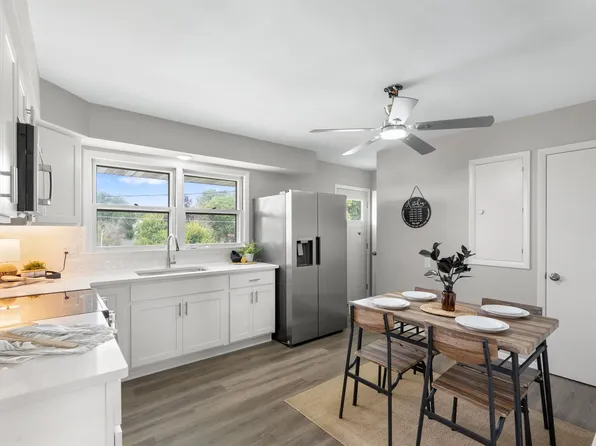 109 Ridge Dr, Mount Horeb, WI 53572