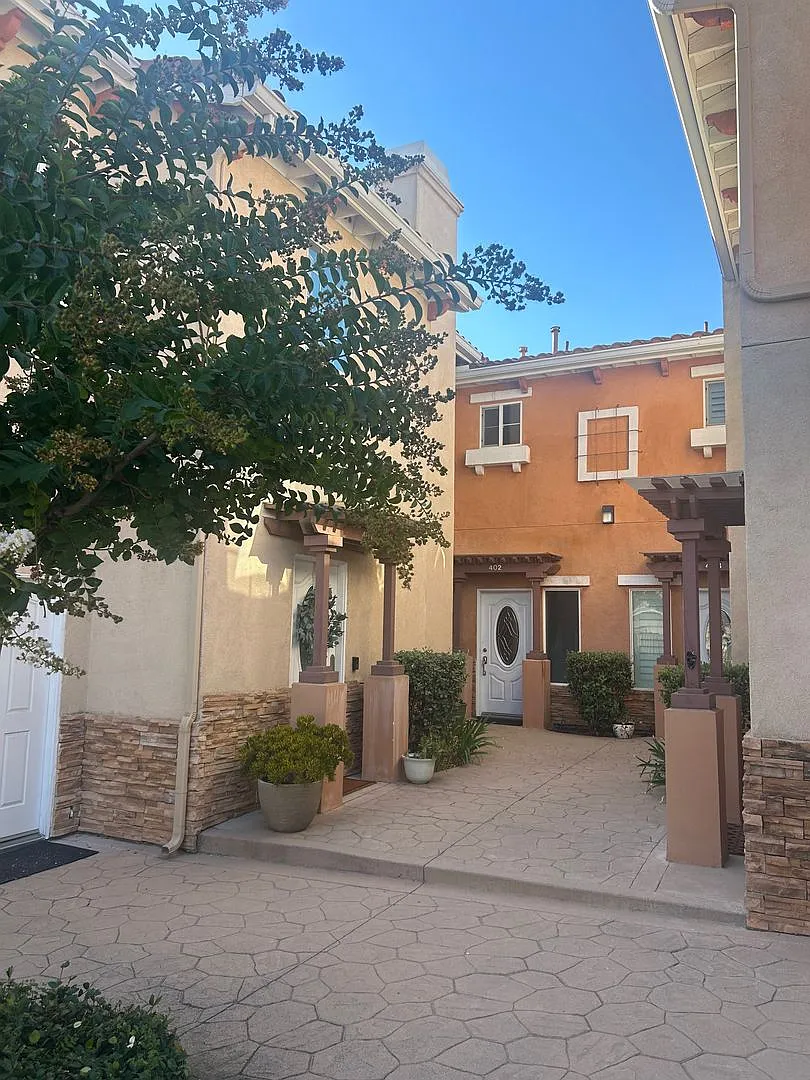 Beautiful 2 bed 2 1/2 bath Condo in Redlands, Ca. — Photo 2