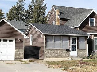 901 11th St, Grundy Center, IA 50638