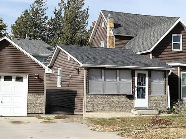 901 11th St, Grundy Center, IA 50638