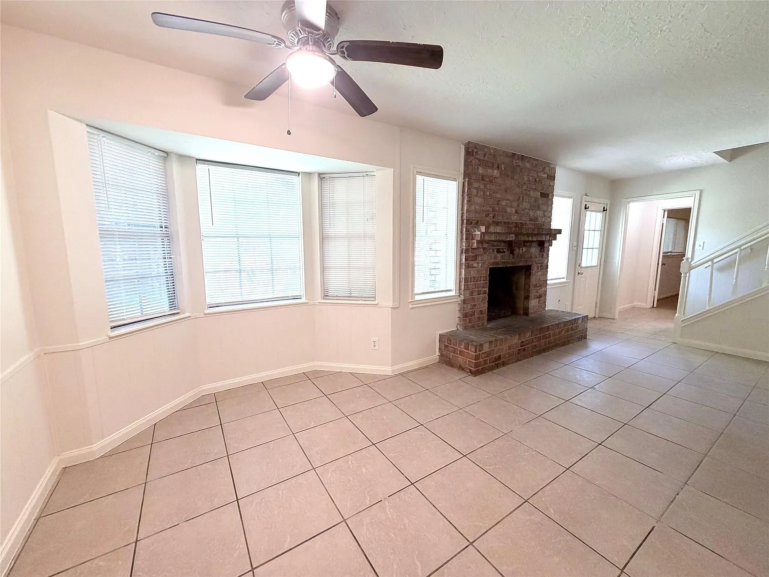 4 bed, 2.0 bath, 1678 sqft, $2,350 — Photo 4