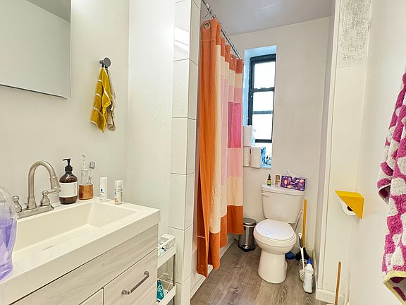 4th image of 246 W 106th St #3L