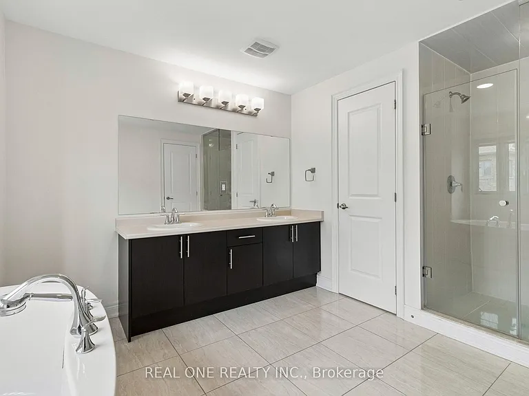 19 Rivoli Dr — Photo 45