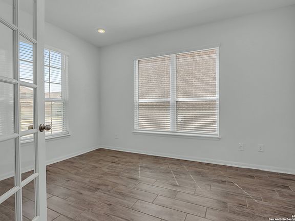 5th image of 1625 Lawnside