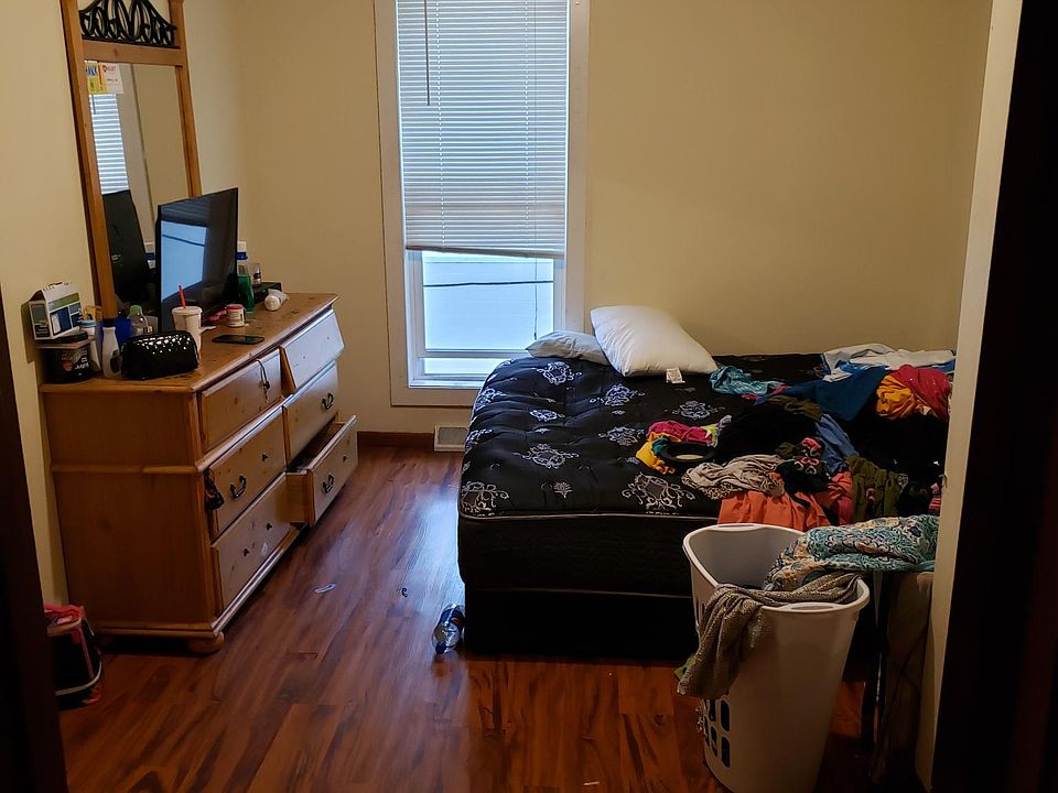 2nd image of 209 W 5th St APT D
