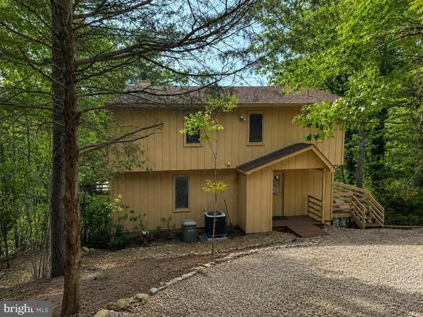 51 Forrest St, Basye, VA 22810