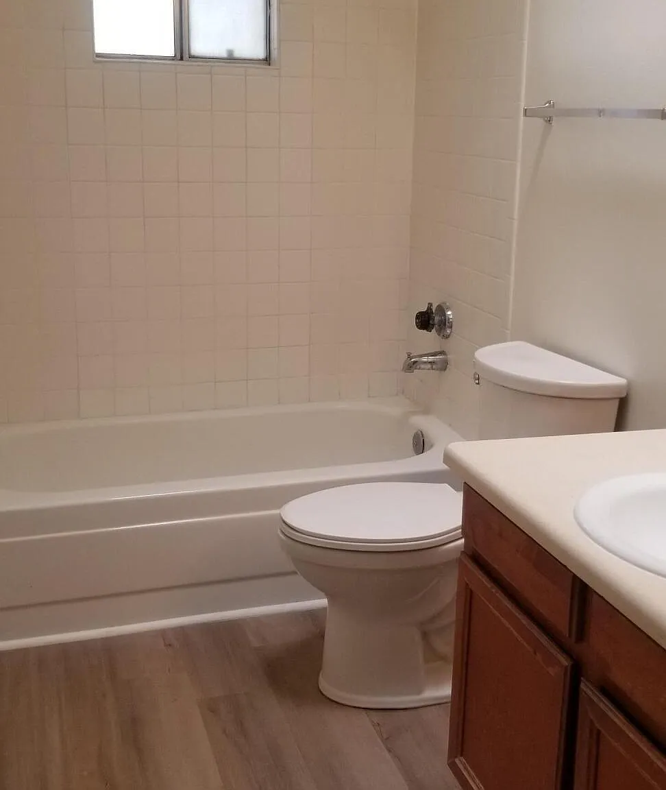 2 bed, 1.0 bath, 859 sqft, $1,100 — Photo 4