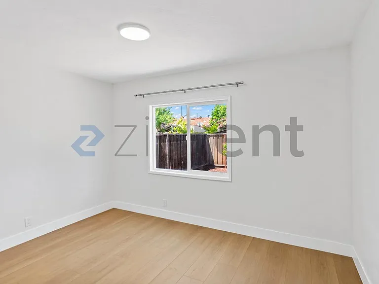 1835 Catherine St — Photo 21
