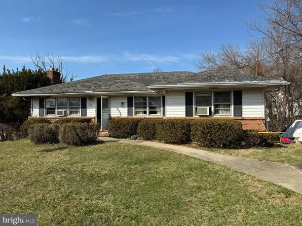 10220 Maxine St, Ellicott City, MD 21042