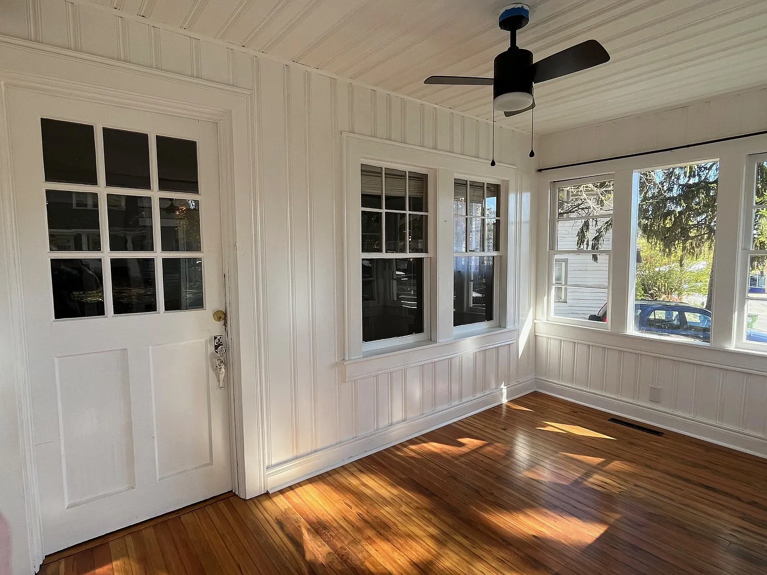 3 bed, 1.5 bath, 1136 sqft, $2,500 — Photo 4