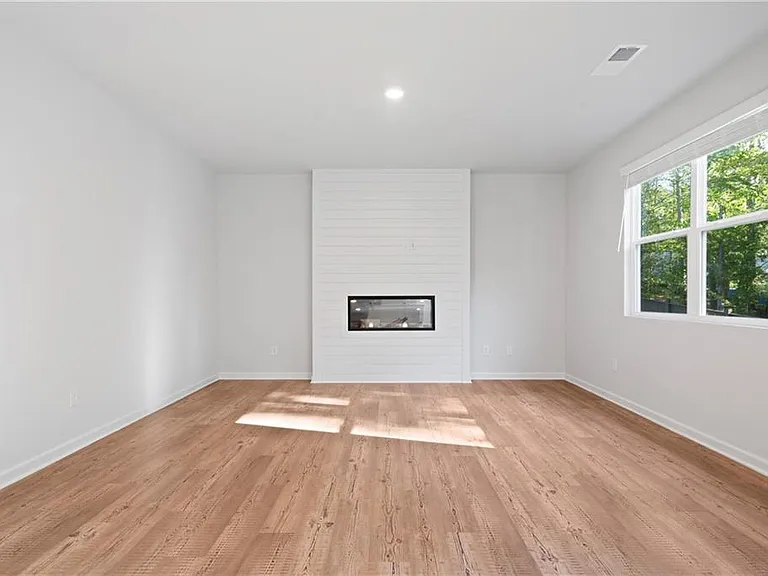 785 Summerwood Ln — Photo 6