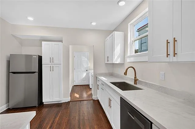 3 bed, 2.0 bath, 1732 sqft, $2,700 — Photo 3