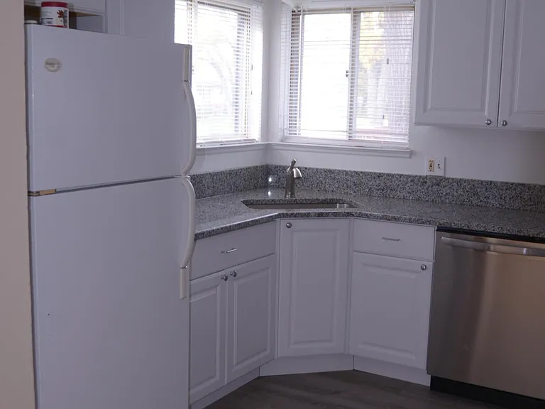 3138 Oakshire Ave — Photo 2