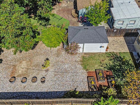 2nd image of 2240 33rd St