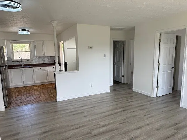 398 N Main St — Photo 8