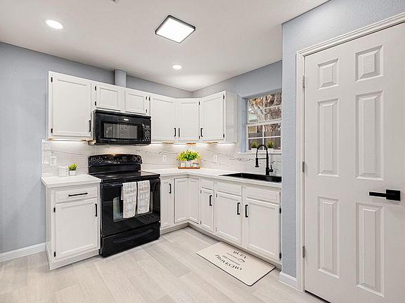 5th image of 305 N Ennis St