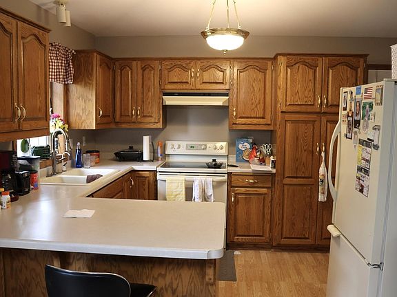3rd image of 425 2nd Ave NE