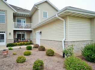 1620 Grey Fox Trl, Mukwonago, WI 53149