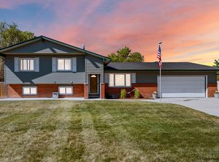 5041 Roundtop Dr, Cheyenne, WY 82009