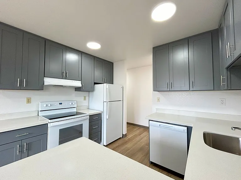 Wingate Apartments — Photo 17