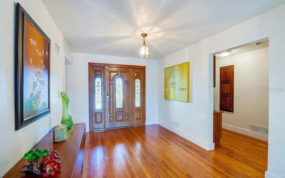 4 bed, 4.5 bath, 2322 sqft, $9,999 — Photo 2