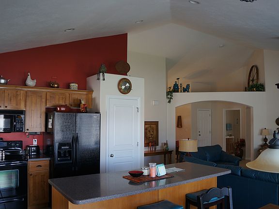 3rd image of 431 E Winchester Dr