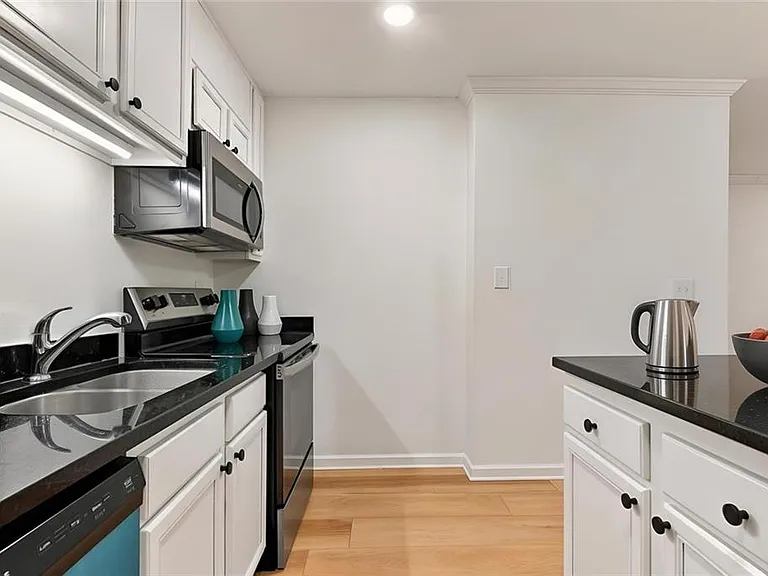 5095 Roswell Rd #203 — Photo 15