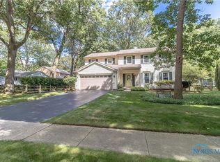 2266 Saint James Woods Blvd, Toledo, OH 43617