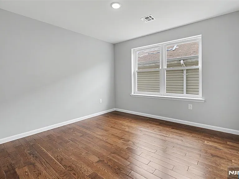 168 Johnson Ave — Photo 23