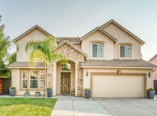 2686 Robinwood Ave, Clovis, CA 93611