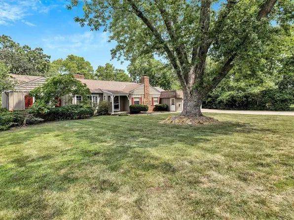 6305 Robin Hood Dr, Merriam, KS 66203