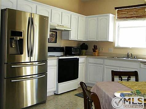 4th image of 3925 Parkhaven Dr