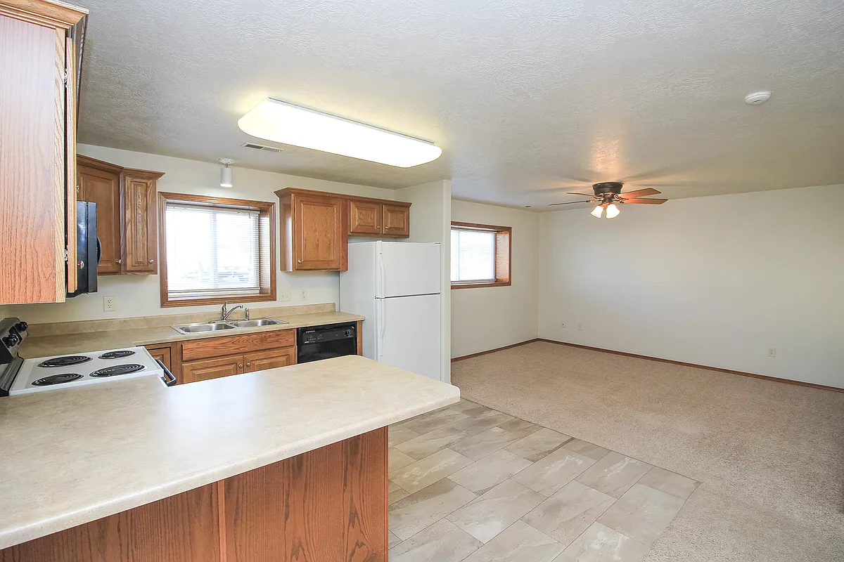 Building Photo - 211 E 4th St #4
