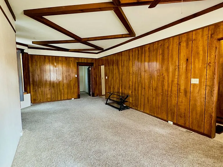 510 S Ash St — Photo 2