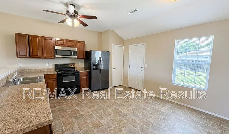 728 67th Ave — Photo 7