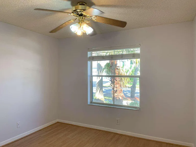 856 Stanton Dr — Photo 14