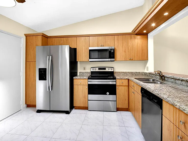 10938 Roebelini Palm Ct #B — Photo 5